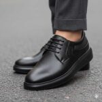 کفش کریستال بندی مردانه چرم طبیعی با طراحی شیک و سبک، مناسب استفاده روزمره و نیمه‌رسمی- رنگ مشکی- فروشگاه تبریزپا